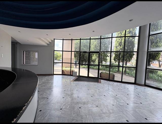 1,880M² OFFICE TO LET IN VORNA VALLEY